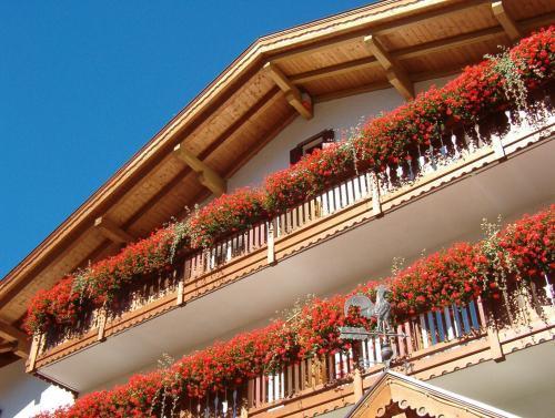 Hotel Cristallo Vigo di Fassa Exterior foto